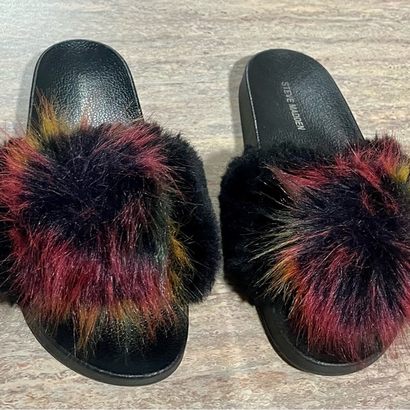 Steve Madden plush slides with multicolored Pom - Picture 7 of 12